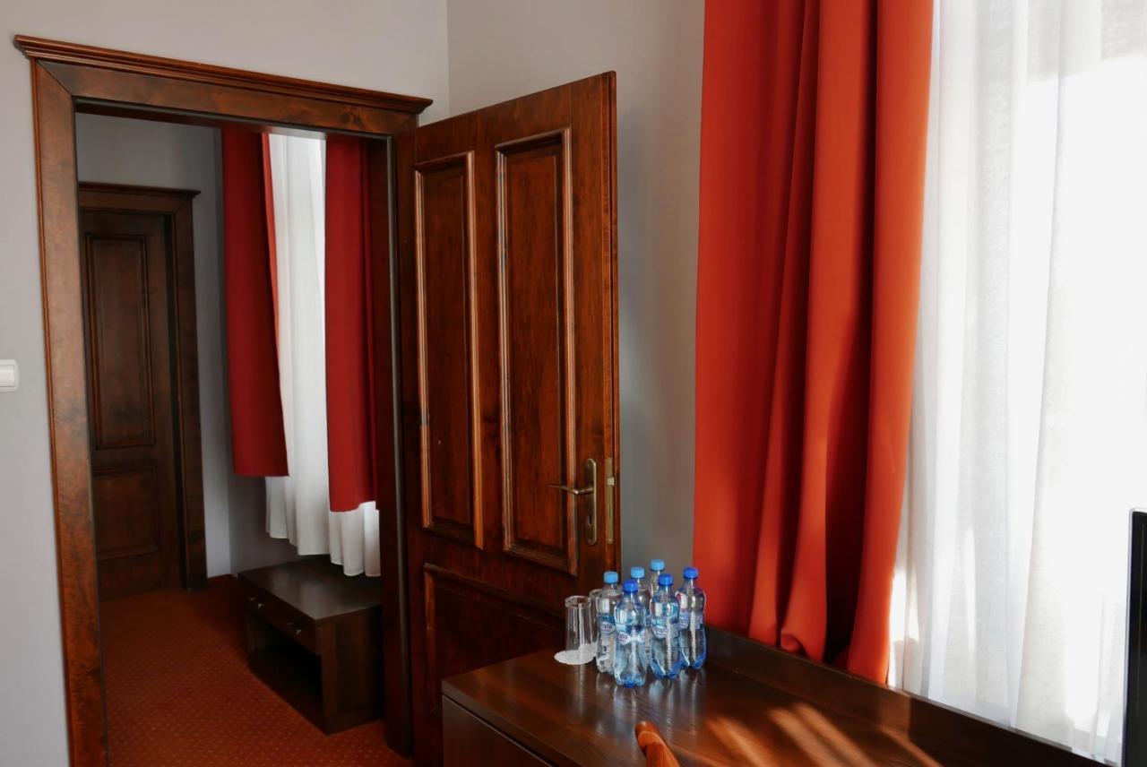 Hôtel Staromiejski Piwowar à Legnica Extérieur photo