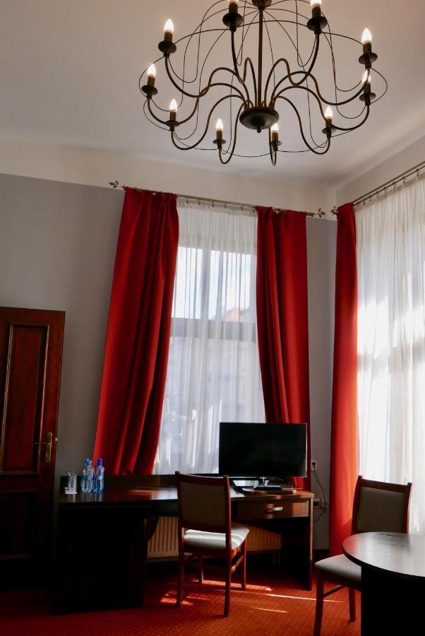 Hôtel Staromiejski Piwowar à Legnica Extérieur photo