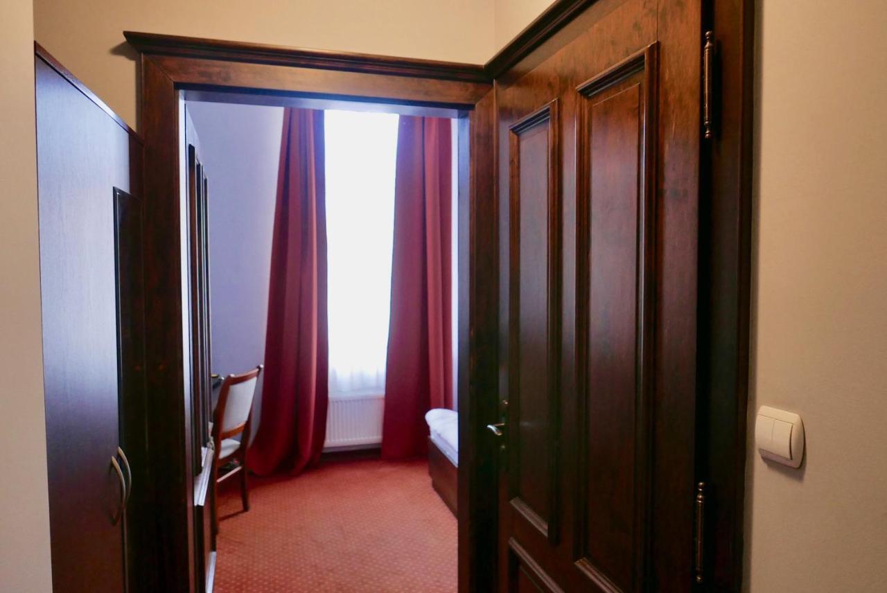 Hôtel Staromiejski Piwowar à Legnica Extérieur photo