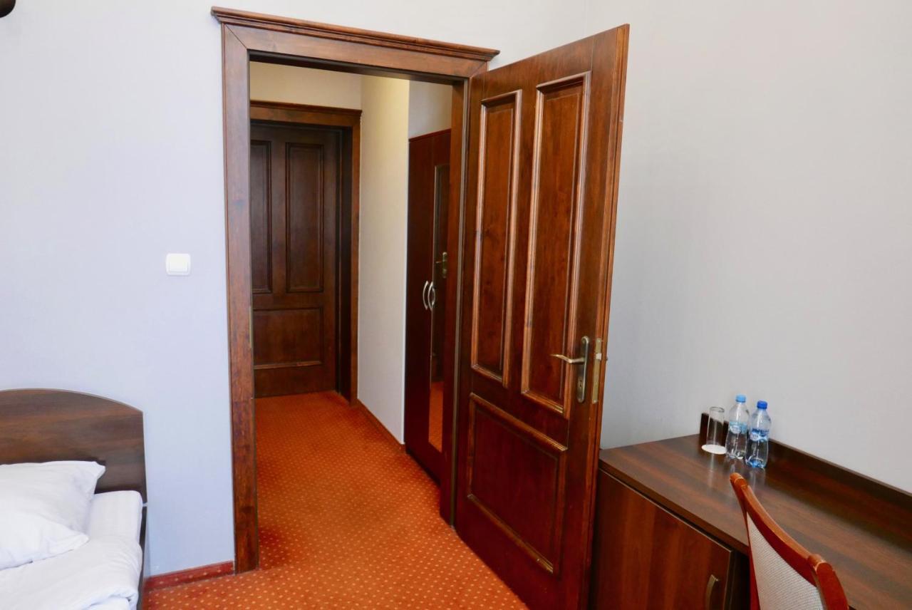 Hôtel Staromiejski Piwowar à Legnica Extérieur photo